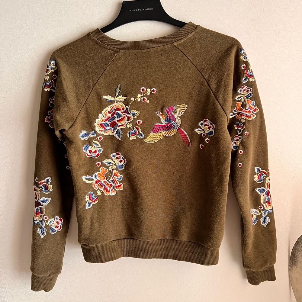 Embroidered bird green pullover 🕊️🦅🦢🐤🌼🩷🌹🌸